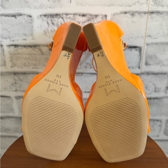 NWOT Women’s Marc Fisher Camira wedge strappy Orange heels size 5 - Picture 5 of 6